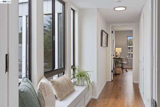 312 Tideway Dr, Alameda, CA 94501