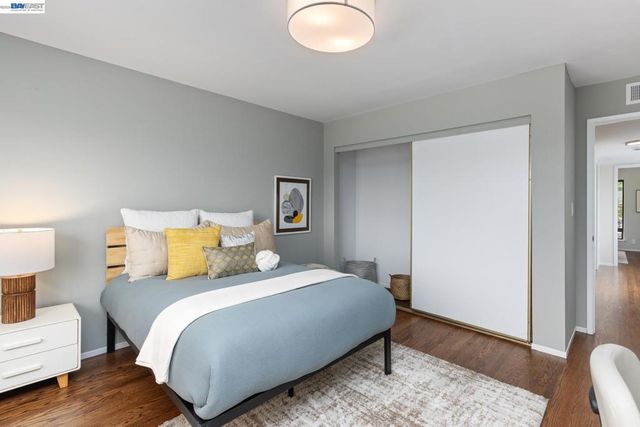 312 Tideway Dr, Alameda, CA 94501