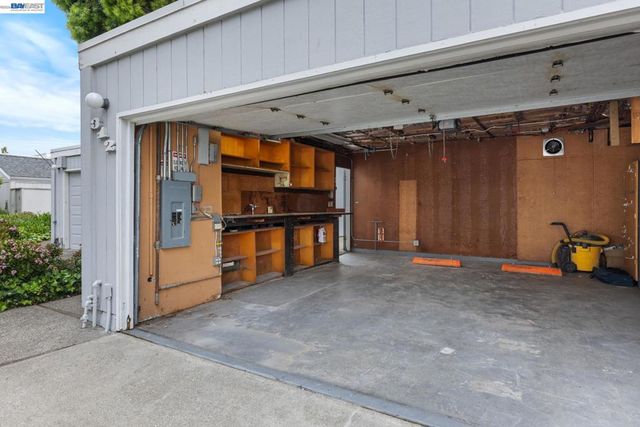 312 Tideway Dr, Alameda, CA 94501