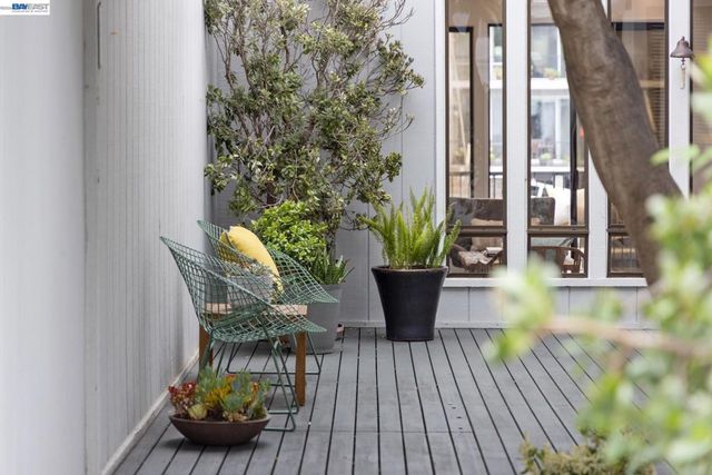 312 Tideway Dr, Alameda, CA 94501