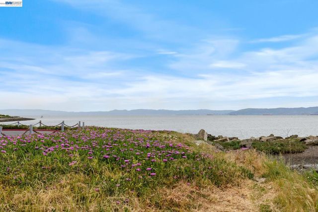 312 Tideway Dr, Alameda, CA 94501