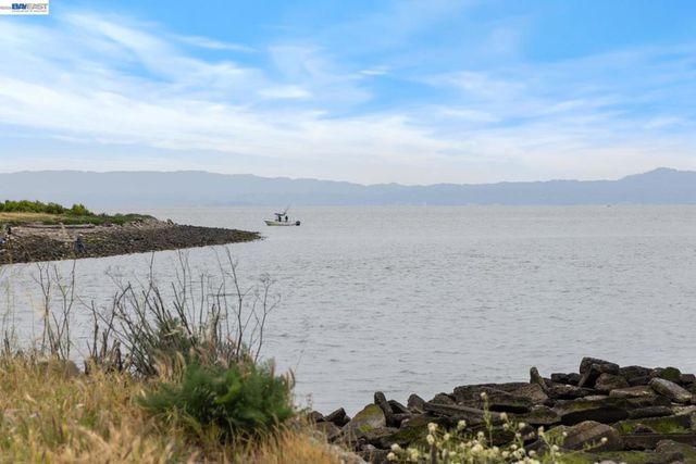 312 Tideway Dr, Alameda, CA 94501