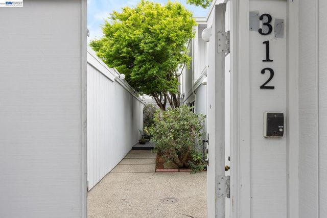 312 Tideway Dr, Alameda, CA 94501