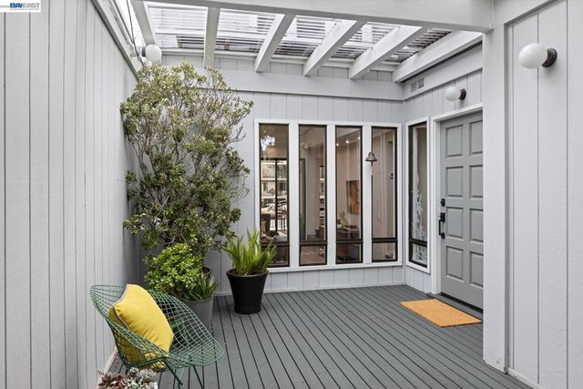 312 Tideway Dr, Alameda, CA 94501