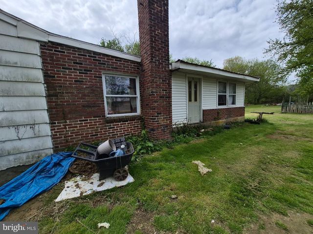 194 WATER ST, Oley, PA 19547