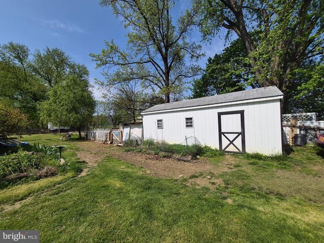 194 WATER ST, Oley, PA 19547