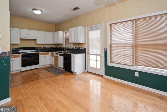 11203 Knotty Pine Place, Hampton, GA 30228