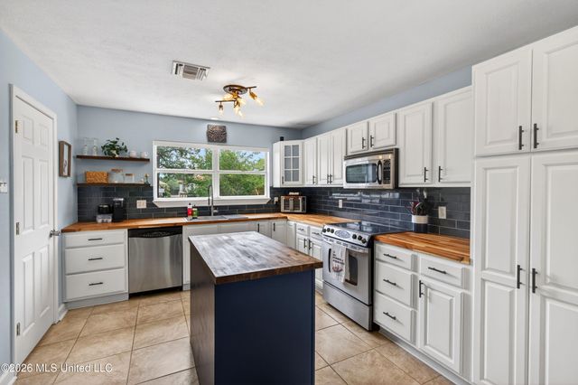 6330 Pontiac Drive, Kiln, MS 39556