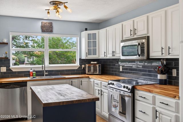 6330 Pontiac Drive, Kiln, MS 39556