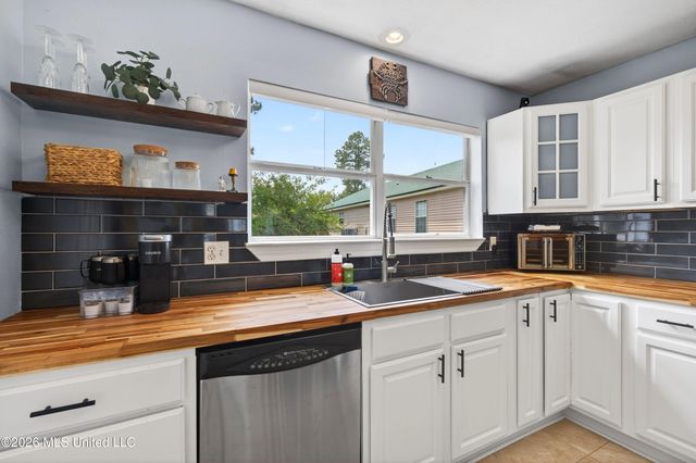 6330 Pontiac Drive, Kiln, MS 39556