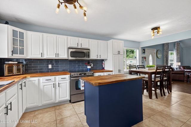 6330 Pontiac Drive, Kiln, MS 39556