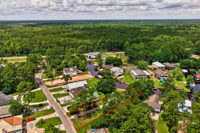 6330 Pontiac Drive, Kiln, MS 39556