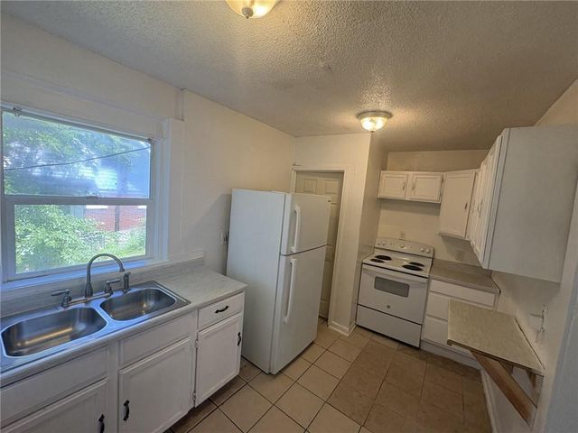 3928 S Benton Avenue, Kansas City, MO 64130