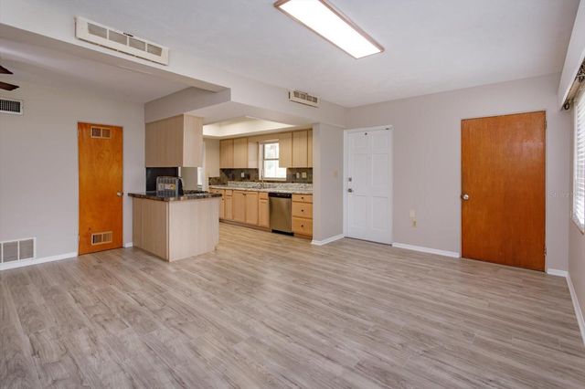 1300 ORANGE AVENUE, Tavares, FL 32778