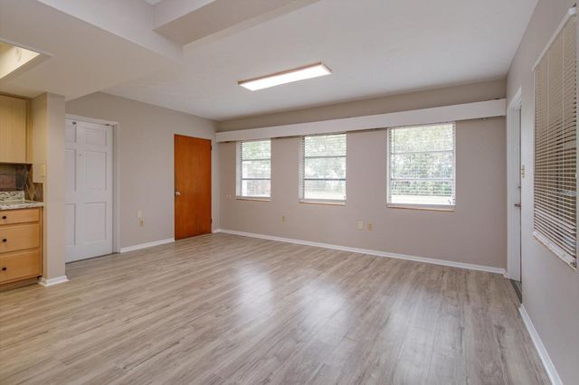 1300 ORANGE AVENUE, Tavares, FL 32778