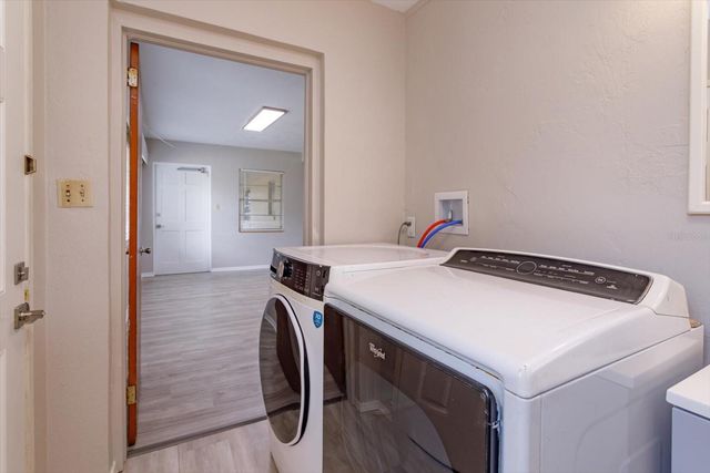 1300 ORANGE AVENUE, Tavares, FL 32778