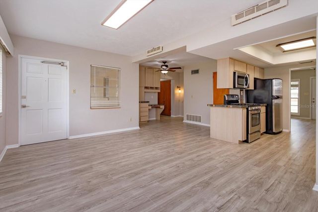 1300 ORANGE AVENUE, Tavares, FL 32778