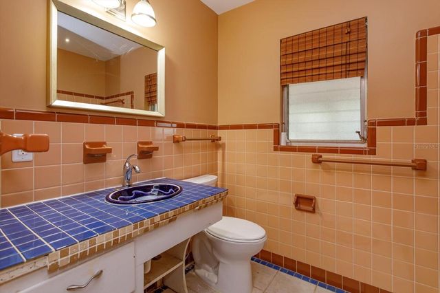 1300 ORANGE AVENUE, Tavares, FL 32778