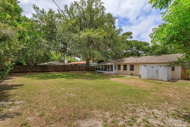 1300 ORANGE AVENUE, Tavares, FL 32778