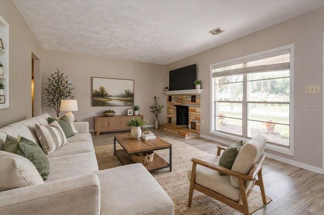 1300 ORANGE AVENUE, Tavares, FL 32778