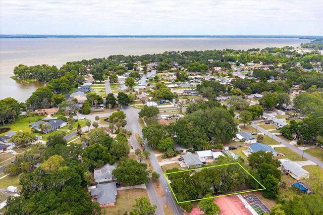 1300 ORANGE AVENUE, Tavares, FL 32778