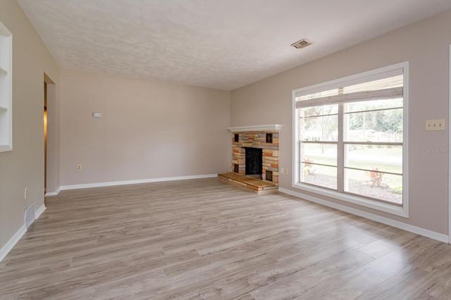 1300 ORANGE AVENUE, Tavares, FL 32778