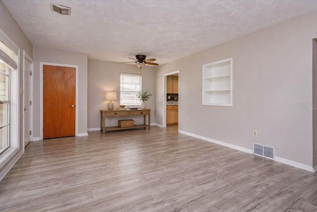 1300 ORANGE AVENUE, Tavares, FL 32778