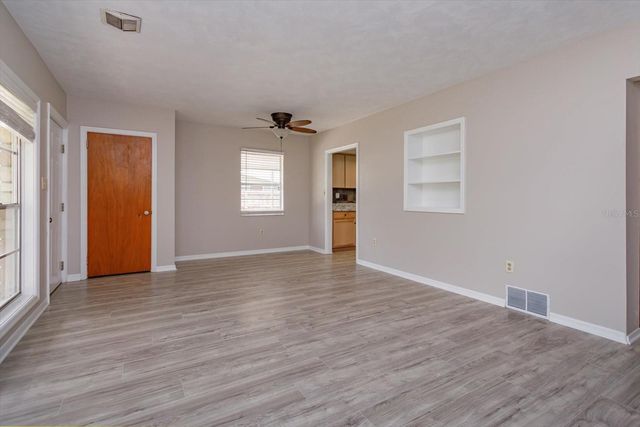 1300 ORANGE AVENUE, Tavares, FL 32778