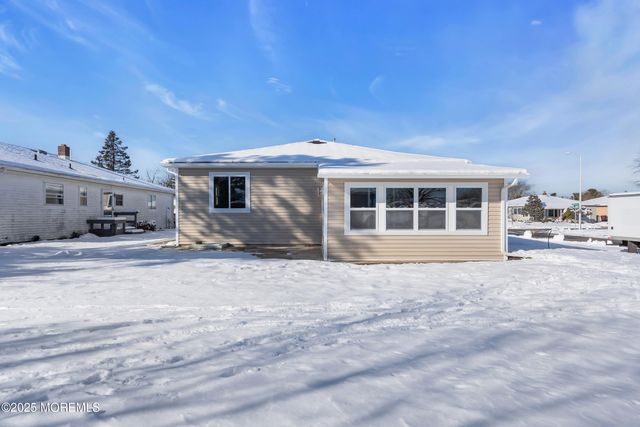 12 Tortola Street, Toms River, NJ 08757