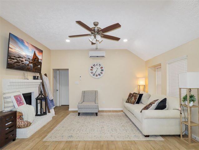 5622 Lycomb Drive, Houston, TX 77053