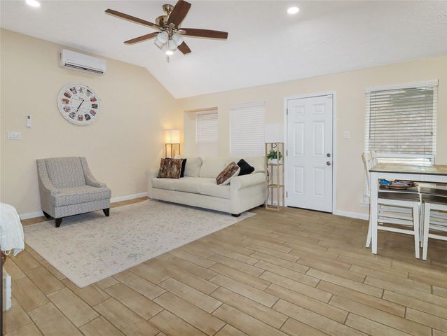 5622 Lycomb Drive, Houston, TX 77053