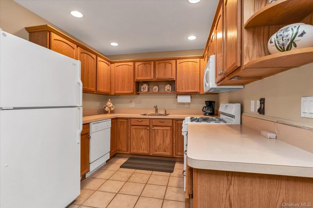 928 Altessa Boulevard, Melville, NY 11747