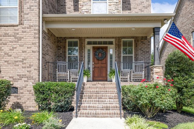 8033 Fenwick Ln, Spring Hill, TN 37174