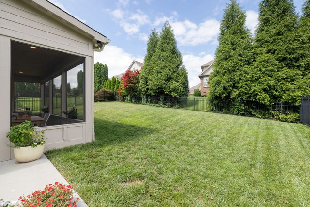 8033 Fenwick Ln, Spring Hill, TN 37174