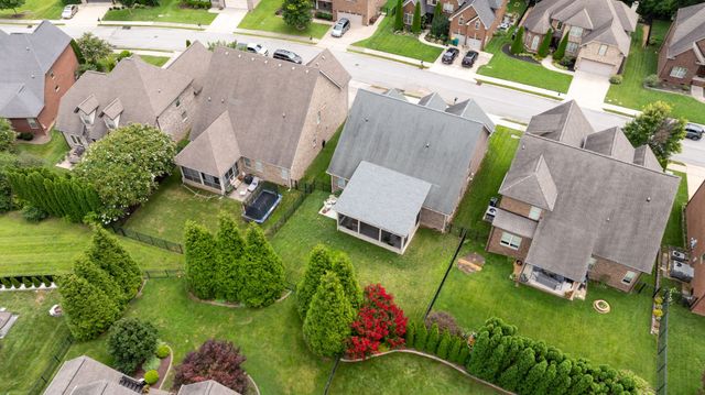8033 Fenwick Ln, Spring Hill, TN 37174