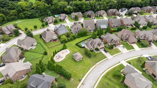 8033 Fenwick Ln, Spring Hill, TN 37174