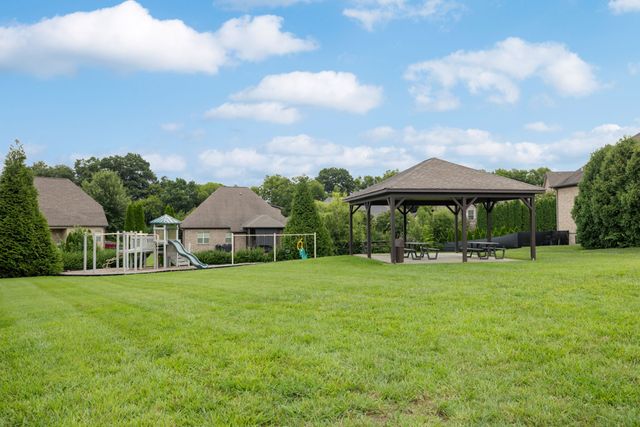8033 Fenwick Ln, Spring Hill, TN 37174