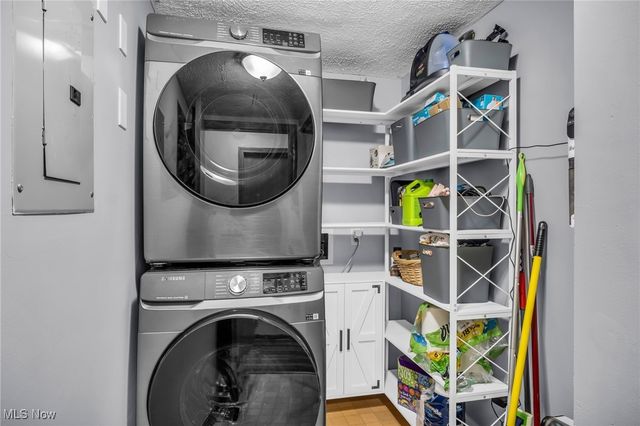 594 Meredith Lane, Cuyahoga Falls, OH 44223