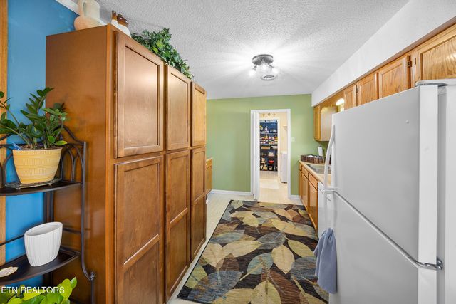 504 E Kings Gate Rd, Knoxville, TN 37934