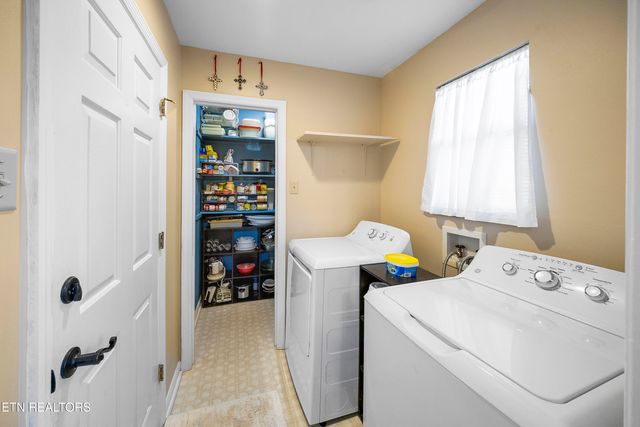 504 E Kings Gate Rd, Knoxville, TN 37934