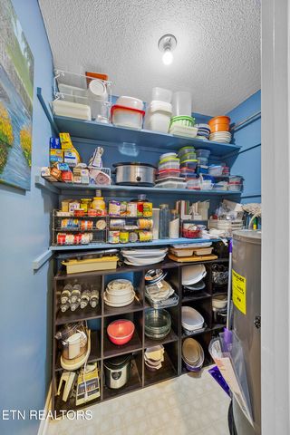 504 E Kings Gate Rd, Knoxville, TN 37934