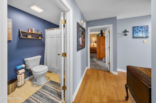 504 E Kings Gate Rd, Knoxville, TN 37934