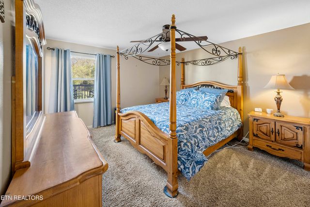 504 E Kings Gate Rd, Knoxville, TN 37934