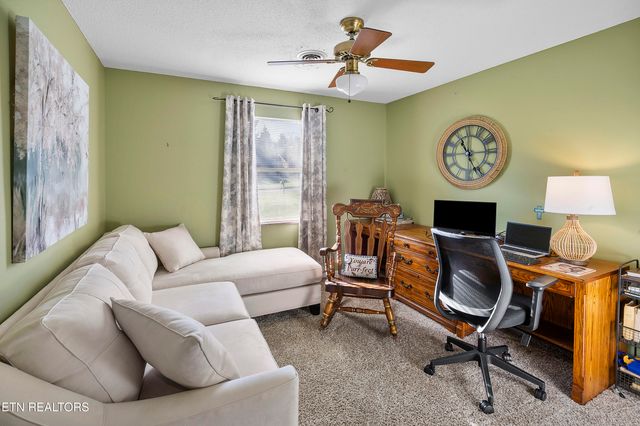 504 E Kings Gate Rd, Knoxville, TN 37934