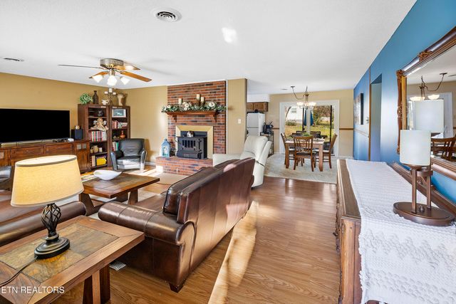 504 E Kings Gate Rd, Knoxville, TN 37934