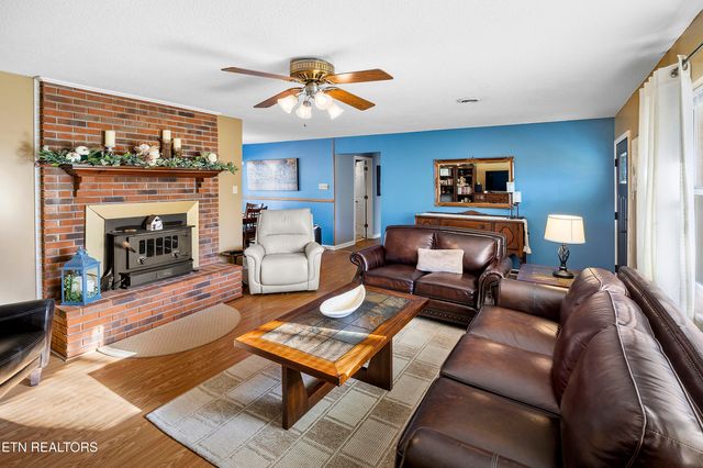 504 E Kings Gate Rd, Knoxville, TN 37934