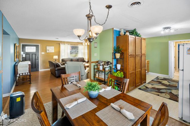 504 E Kings Gate Rd, Knoxville, TN 37934