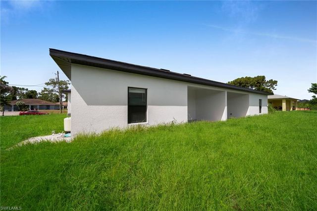 4986 Fairway CT, Lehigh Acres, FL 33973