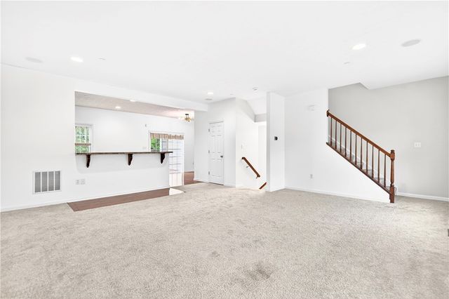 683 Freedom Dr, Collier Twp, PA 15106