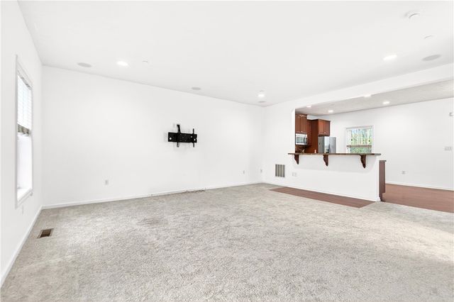 683 Freedom Dr, Collier Twp, PA 15106